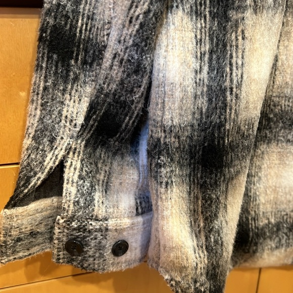 Flannel shacket - Picture 6 of 7